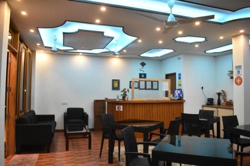 a waiting room with a table and chairs at Seena Inn in Fulidhoo