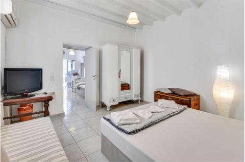 Postel nebo postele na pokoji v ubytování Traditional Cycladic House