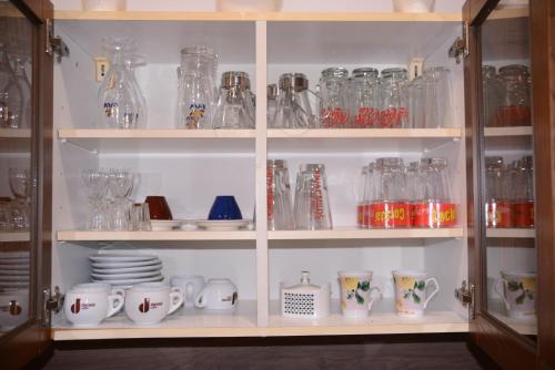 Utensilios para hacer té y café en Vikend kuca Maksimovic