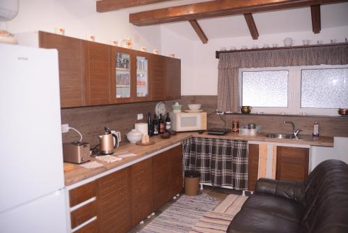Una cocina o zona de cocina en Vikend kuca Maksimovic