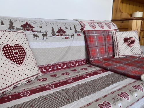 Postel nebo postele na pokoji v ubytování Appartamento Cuore by AMA Val di Fassa