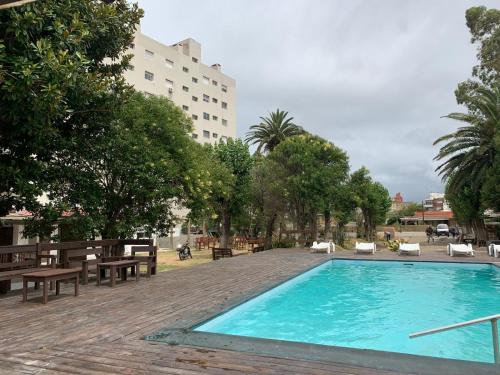 Bazén v ubytování Hotel American nebo v jeho okolí