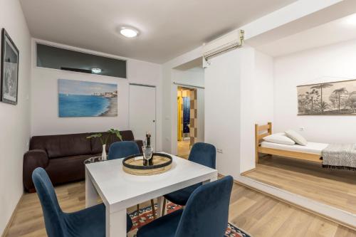 Postel nebo postele na pokoji v ubytování HVAR CENTRAL APARTMENT