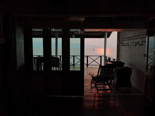 Mynd úr myndasafni af Ocean front 2br 107sqm house - Panorama Sea View í Laem Ngop