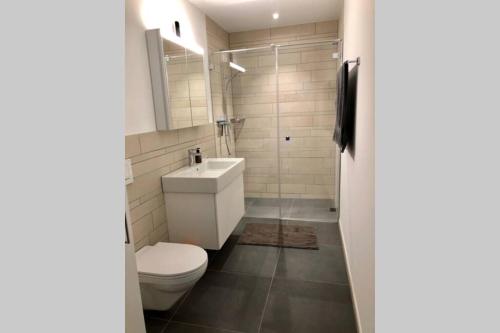 Beautiful Sunny New 1 Bed Apt (2.5Zim). Ski in/out photo 3
