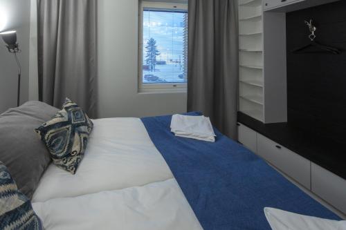 Postel nebo postele na pokoji v ubytování Levin Kunkku B2 Apartment Grey