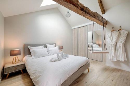 Postel nebo postele na pokoji v ubytování Suite & Spa Maison de charmes avec Sauna & Hammam