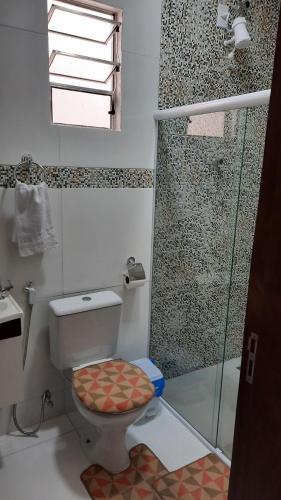 Phòng tắm tại Apartamento mobiliado com varanda no centro de paulo afonso
