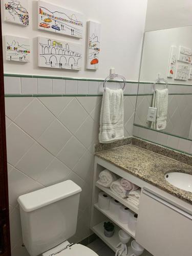 Bilik mandi di Condominio Via Del Mare