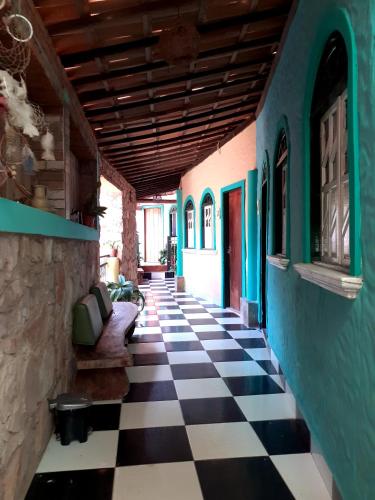 a hallway with a checkered floor in a building at Pousada Encontro de Rios in Lençóis
