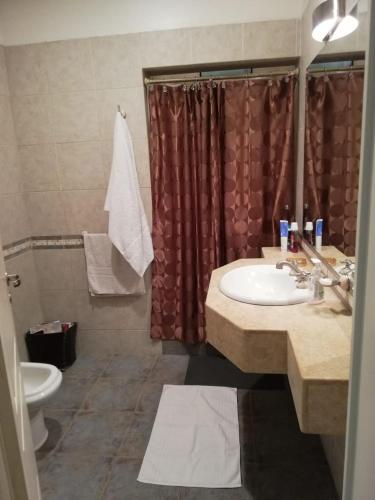 Ένα μπάνιο στο Posada Las Praderas con Piscina - Habitación con Baño en suite - Zona entre bodegas y viñedos