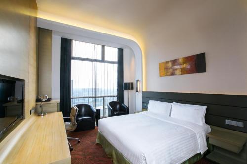 a hotel room with a bed and a large window at Holiday Inn Shanghai Songjiang, an IHG Hotel - Miaoqian Street in Songjiang