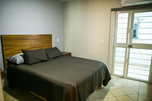 Ένα ή περισσότερα κρεβάτια σε δωμάτιο στο Departamentos Tequila