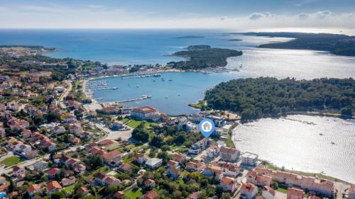 an aerial view of a town and a lake at Alex & Betty in Medulin