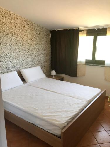 Katil atau katil-katil dalam bilik di Spacious Apartment in Zafferana Etnea 65 m² with Private Garden