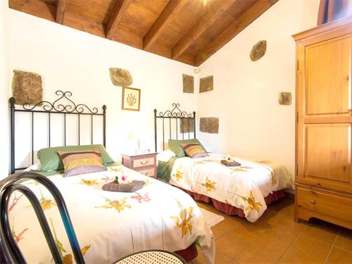 Postel nebo postele na pokoji v ubytování Cozy house with pool in San Cristóbal de La Laguna, 70 m²