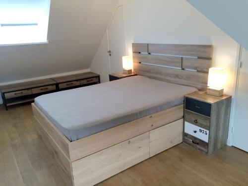 Katil atau katil-katil dalam bilik di Maison chaleureuse à Erquy avec jardin et parking