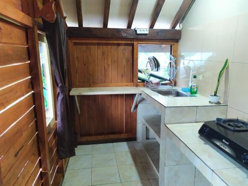 Dapur atau dapur kecil di Cengkeh homestay