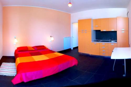 Ένα ή περισσότερα κρεβάτια σε δωμάτιο στο Cozy studio in Nicolosi, 30 m² with included parking