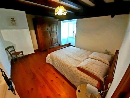 a bedroom with a white bed and a wooden floor at Maison de charme avec jardin à Cubelles, idéale en famille in Cubelles
