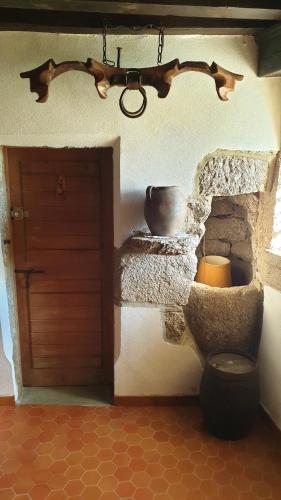 a room with a wooden door and a stone wall at Maison de charme avec jardin à Cubelles, idéale en famille in Cubelles