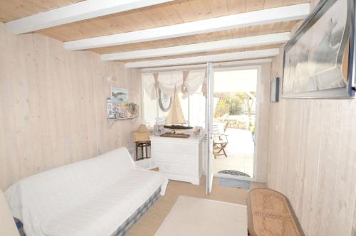 Зона вітальні в Maison de 3 chambres a Sainte Marie De Re a 50 m de la plage avec jardin clos et wifi