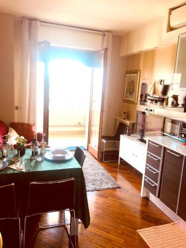 One bedroom appartement with city view enclosed garden and wifi at Monza