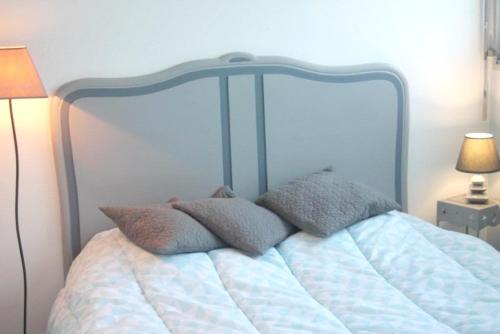 Ένα ή περισσότερα κρεβάτια σε δωμάτιο στο Charmant appartement à La Baule 67 m² vue jardin et mer