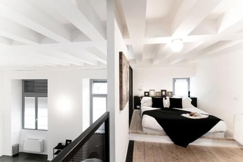 Imagen de la galería de Porta Torre Loft - byMyHomeinComo, en Como