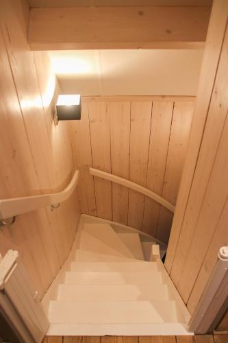 an overhead view of a stairs in a small room at Vakantiewoning Weverijstraat met strandcabine in Domburg