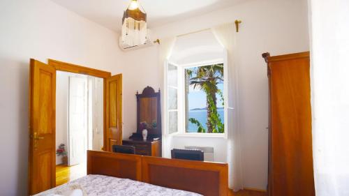 Postel nebo postele na pokoji v ubytování Villa Beach House Orebic with private pool at the beach in Orebic - Peljesac