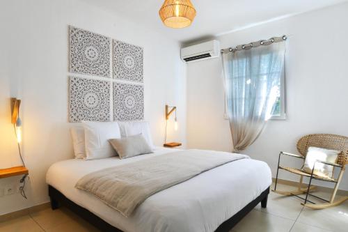 Postel nebo postele na pokoji v ubytování Orient Bay Beach Front Apartment