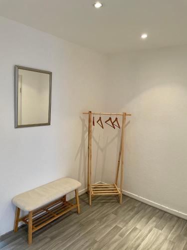 a dressing room with a bench and a mirror at Apartment für Monteure Nr 3 in Kassel