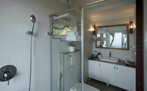 Un baño de Hills & Hues