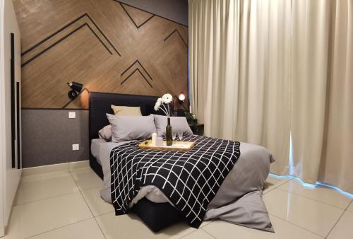 Postel nebo postele na pokoji v ubytování Luxurious Rustic Suite Conezion Botanical Garden IOI City Mall Putrajaya 5 plus 1 Paxs 3 Rooms 2 Baths