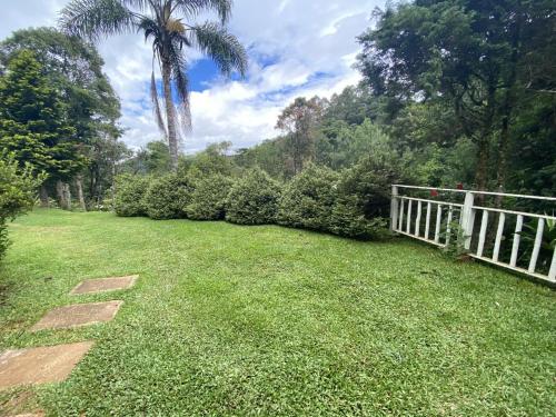 Taman di luar Estalagem da Montanha