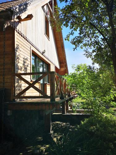 a view of the porch of a house at Uroczysko Leźno in Małe Leżno