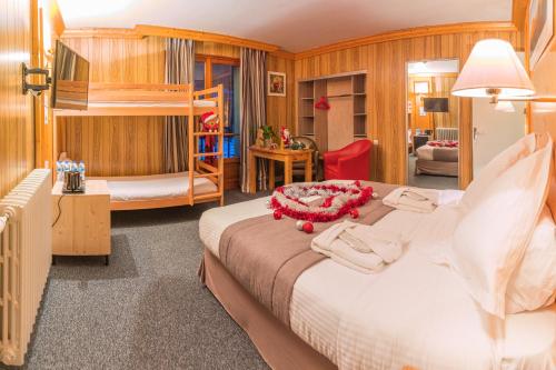 a bedroom with a bed and a bunk bed at ALPAZUR Val Cenis in Lanslebourg-Mont-Cenis