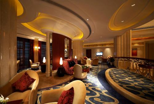 The lobby or reception area at Dynasty International Hotel Dalian