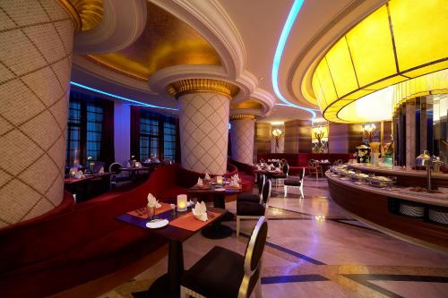 ห้องอาหารหรือที่รับประทานอาหารของ Dynasty International Hotel Dalian