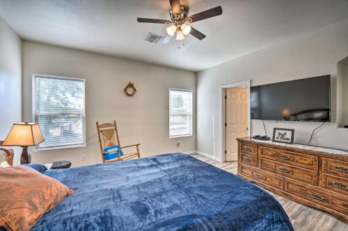 Imagen de la galería de Pet-Friendly Retreat - 1 Block to Colorado River!, en Bullhead City