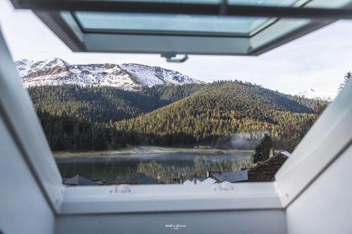 a view from inside a window of a mountain at Gîte Le Petit Arbizon in Campan