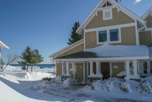 Larsmont Cottages