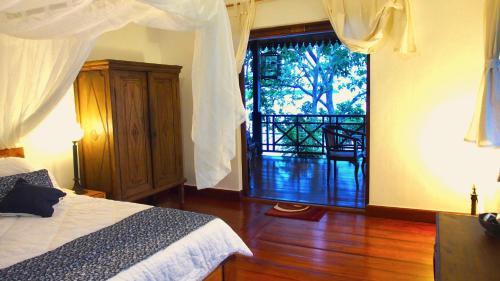 Ένα ή περισσότερα κρεβάτια σε δωμάτιο στο Villa Tengkek Karimunjawa