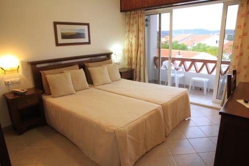 A bed or beds in a room at Hotel Santa Clara