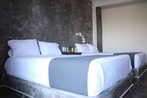 Postel nebo postele na pokoji v ubytování Hotel Lunazul In Costa Esmeralda