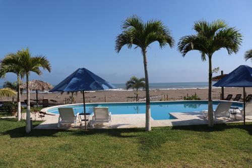 Bazén v ubytování Hotel Lunazul In Costa Esmeralda nebo v jeho okolí