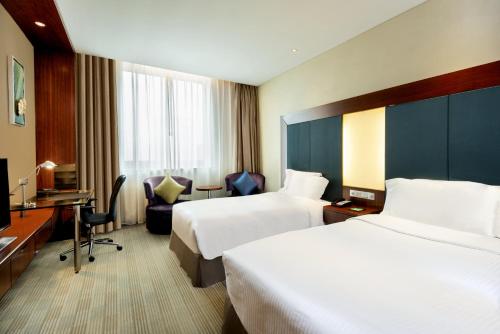 Ένα ή περισσότερα κρεβάτια σε δωμάτιο στο Holiday Inn Shanghai Pudong by IHG