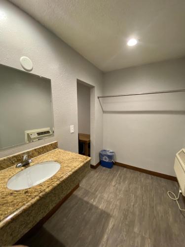 Kylpyhuone majoituspaikassa Sandman Motel