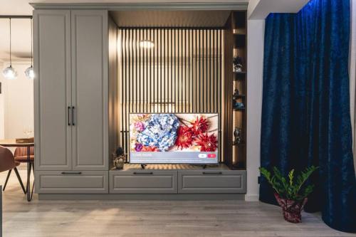 Μια τηλεόραση ή/και κέντρο ψυχαγωγίας στο Briana Luxury Panoramic View